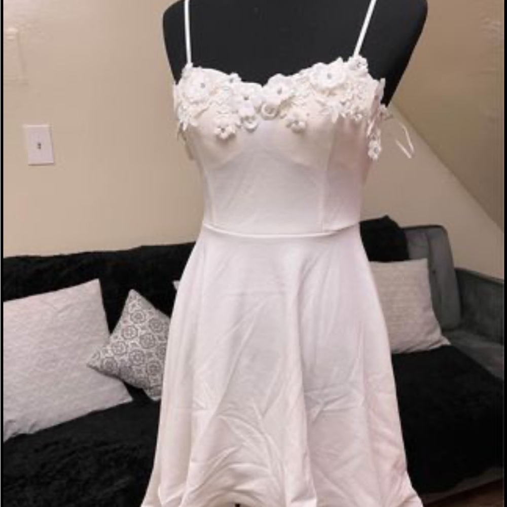 Elegant White Floral Dress